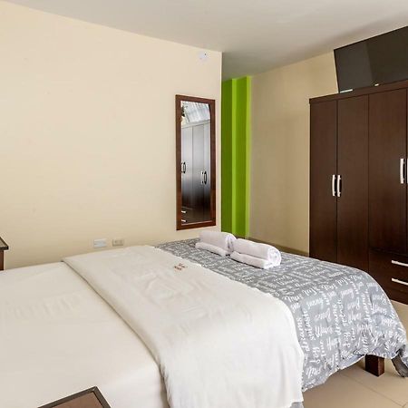 Hostal Florida 齐克拉约 外观 照片