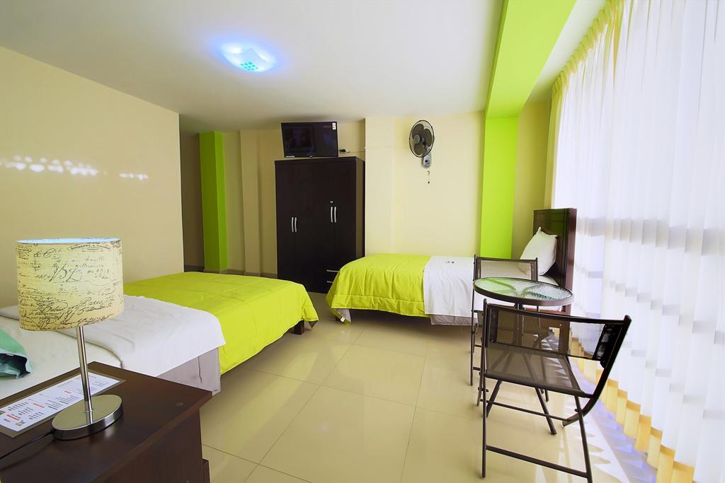 Hostal Florida 齐克拉约 外观 照片