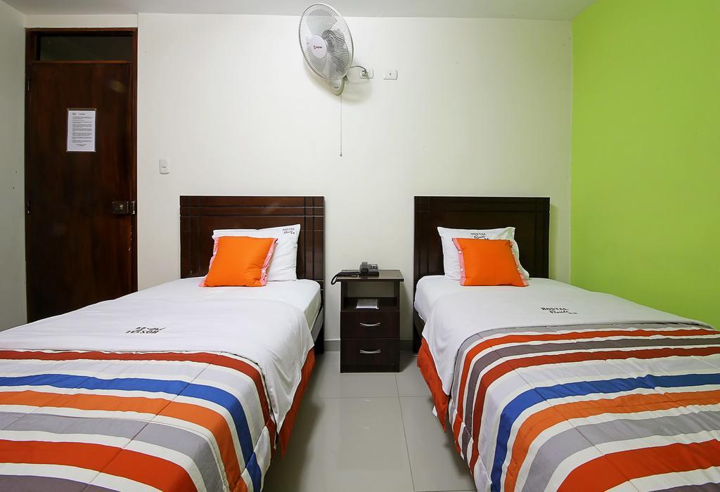 Hostal Florida 齐克拉约 外观 照片