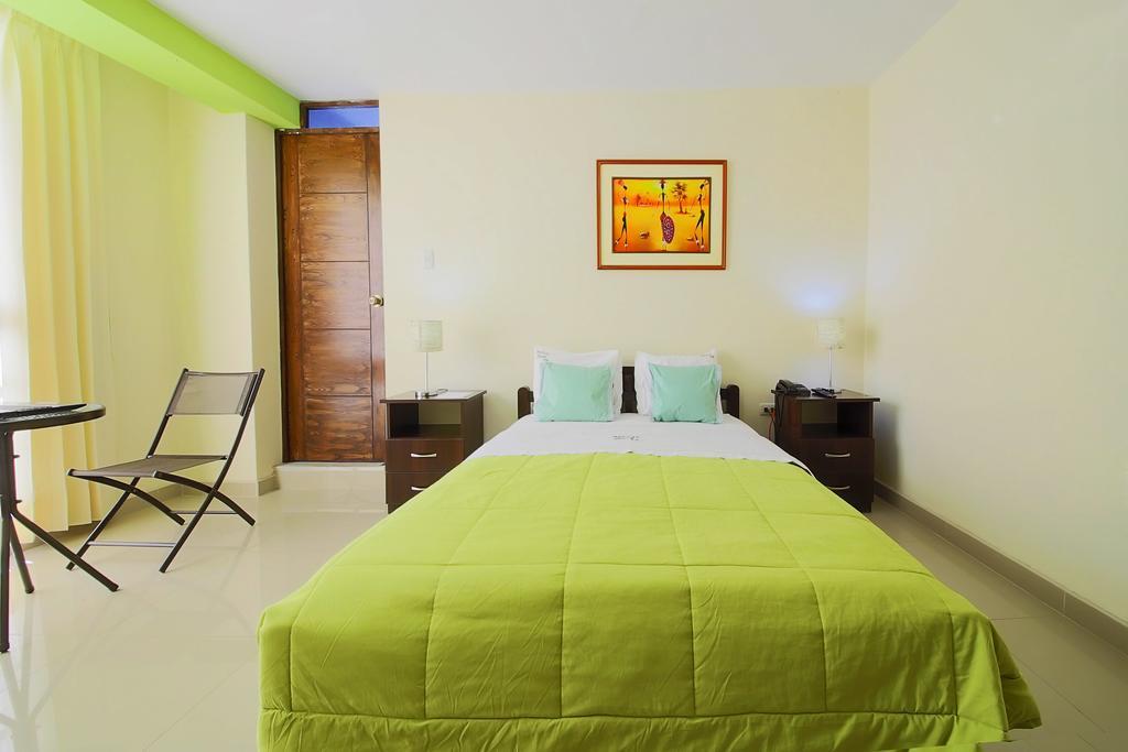 Hostal Florida 齐克拉约 外观 照片
