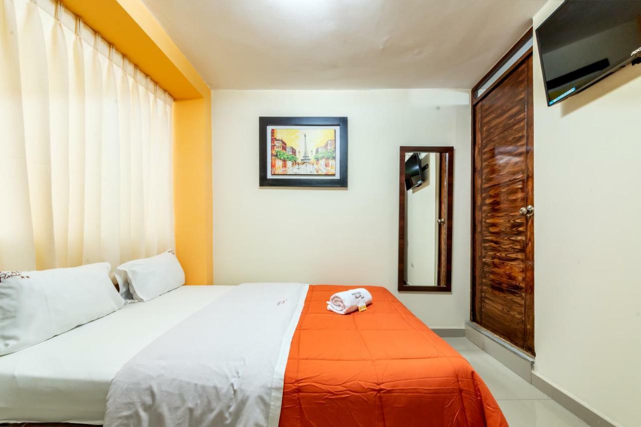 Hostal Florida 齐克拉约 外观 照片