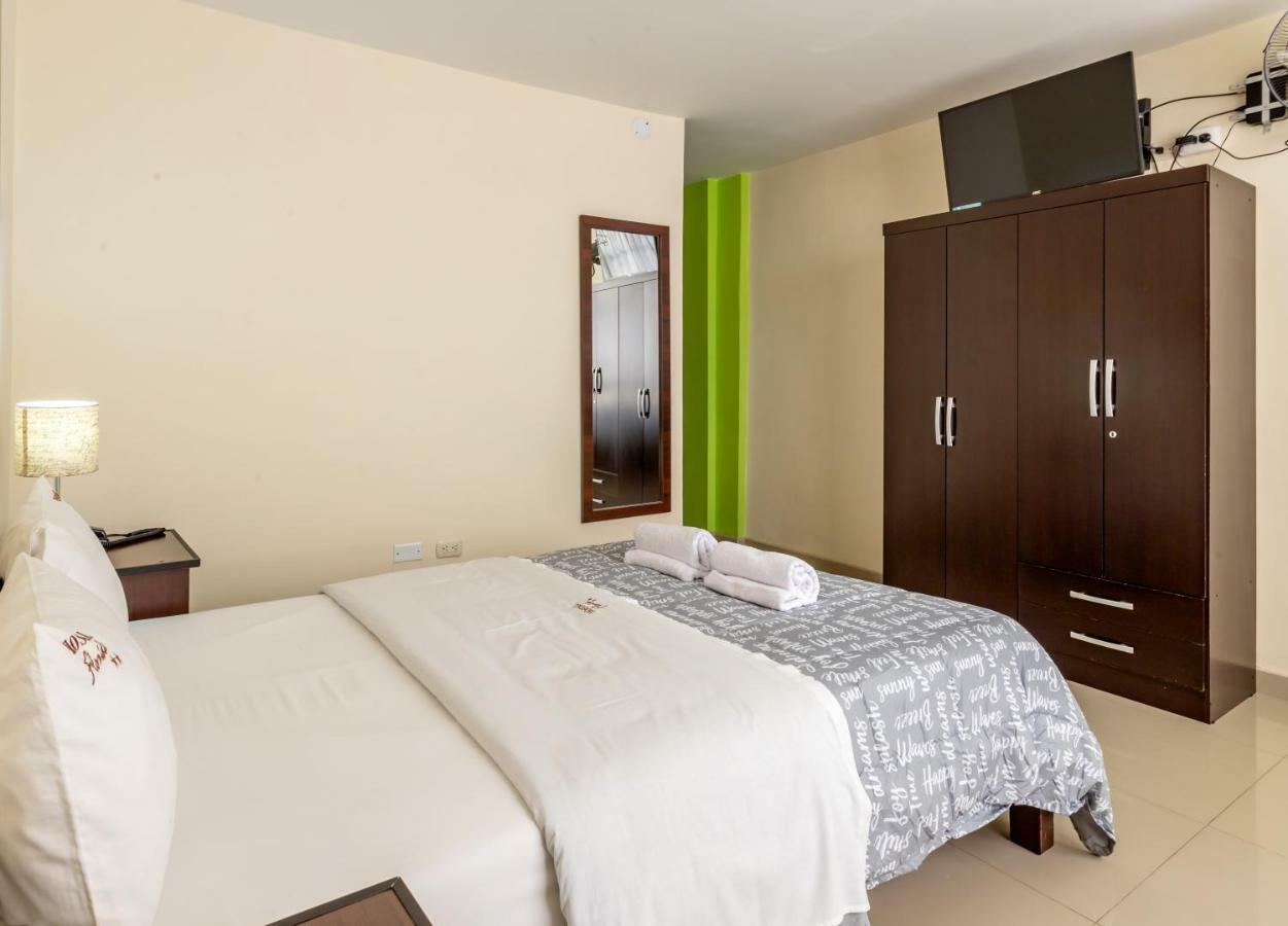 Hostal Florida 齐克拉约 外观 照片